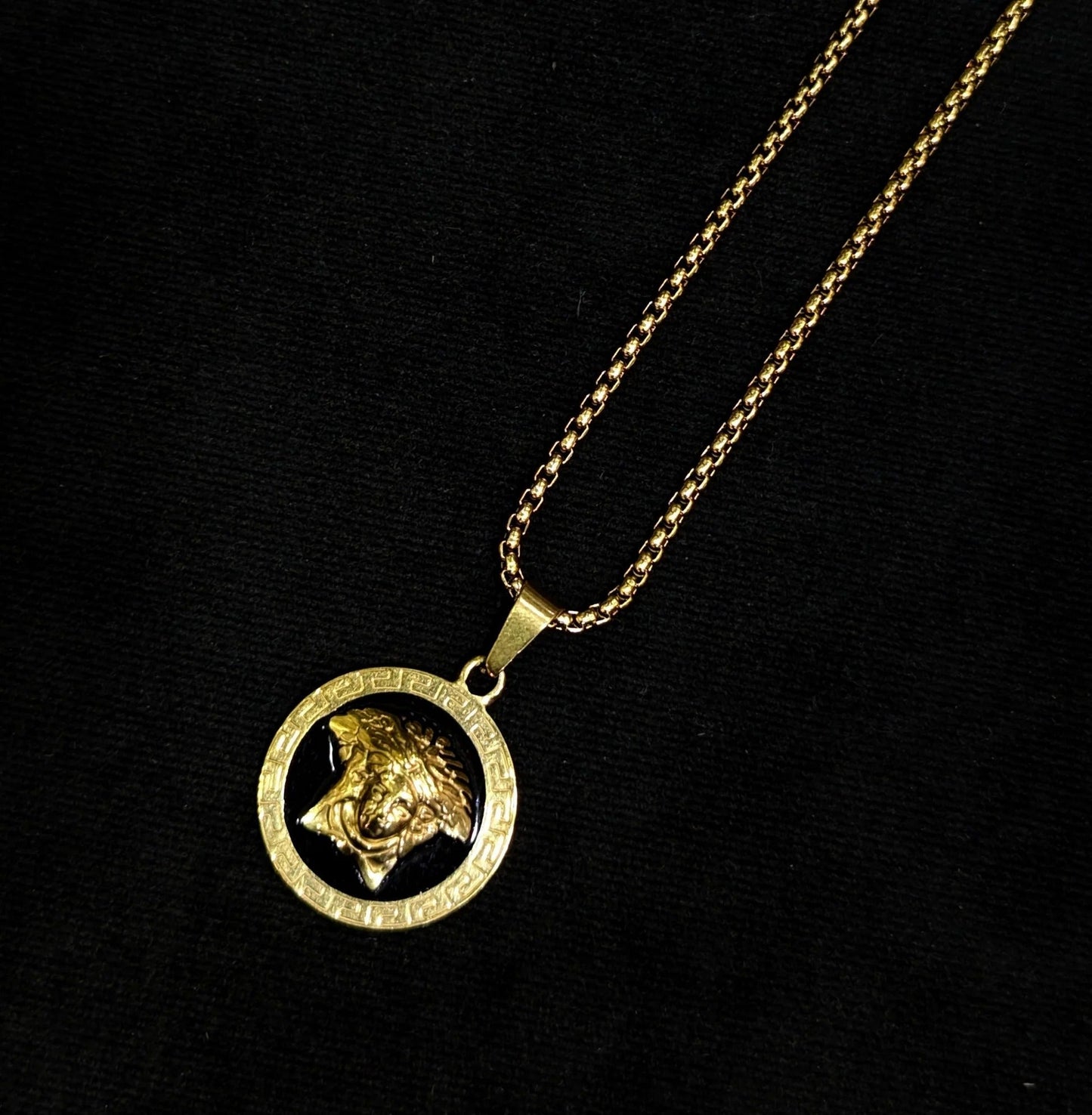 V locket