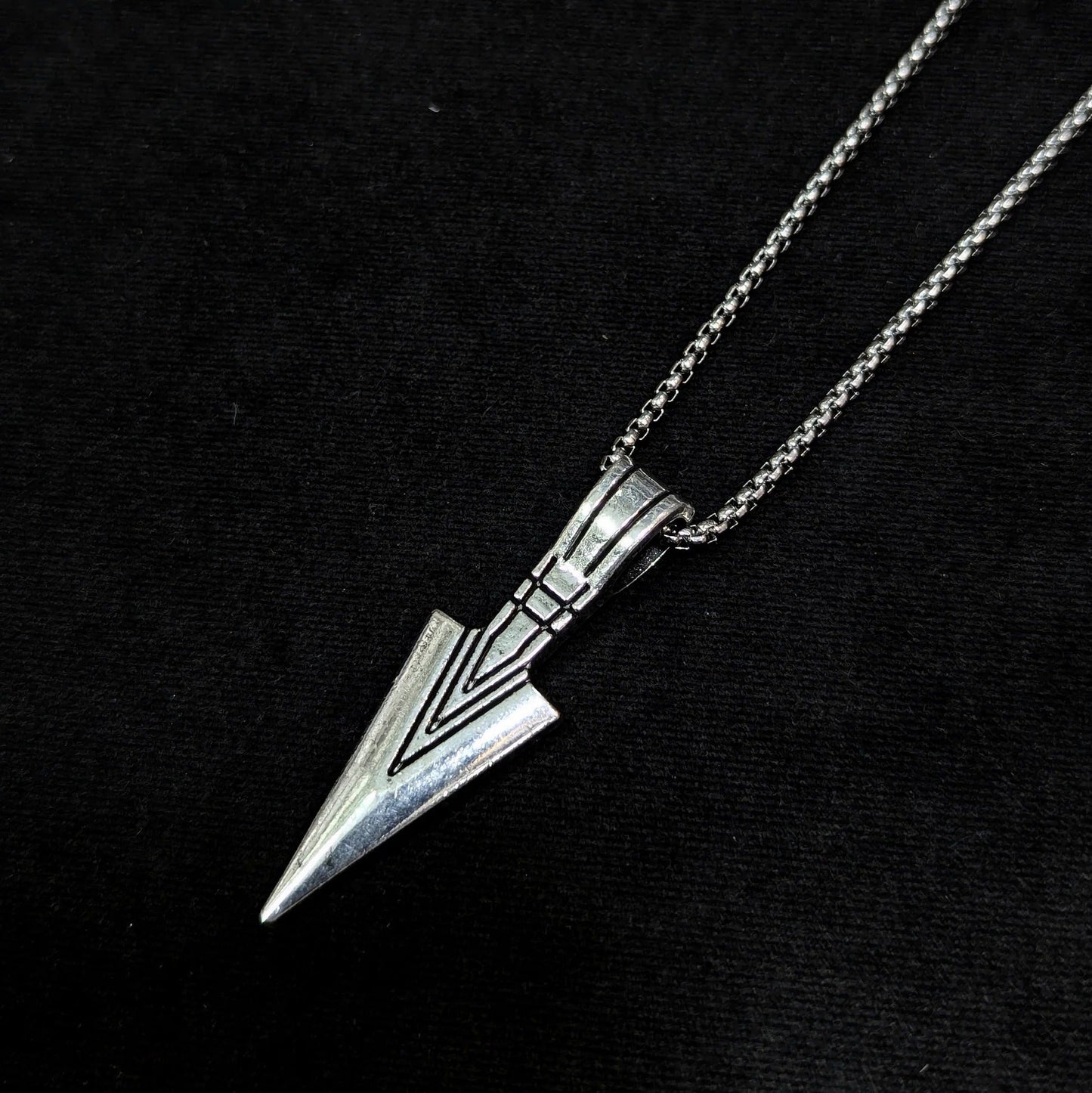 Arrow locket